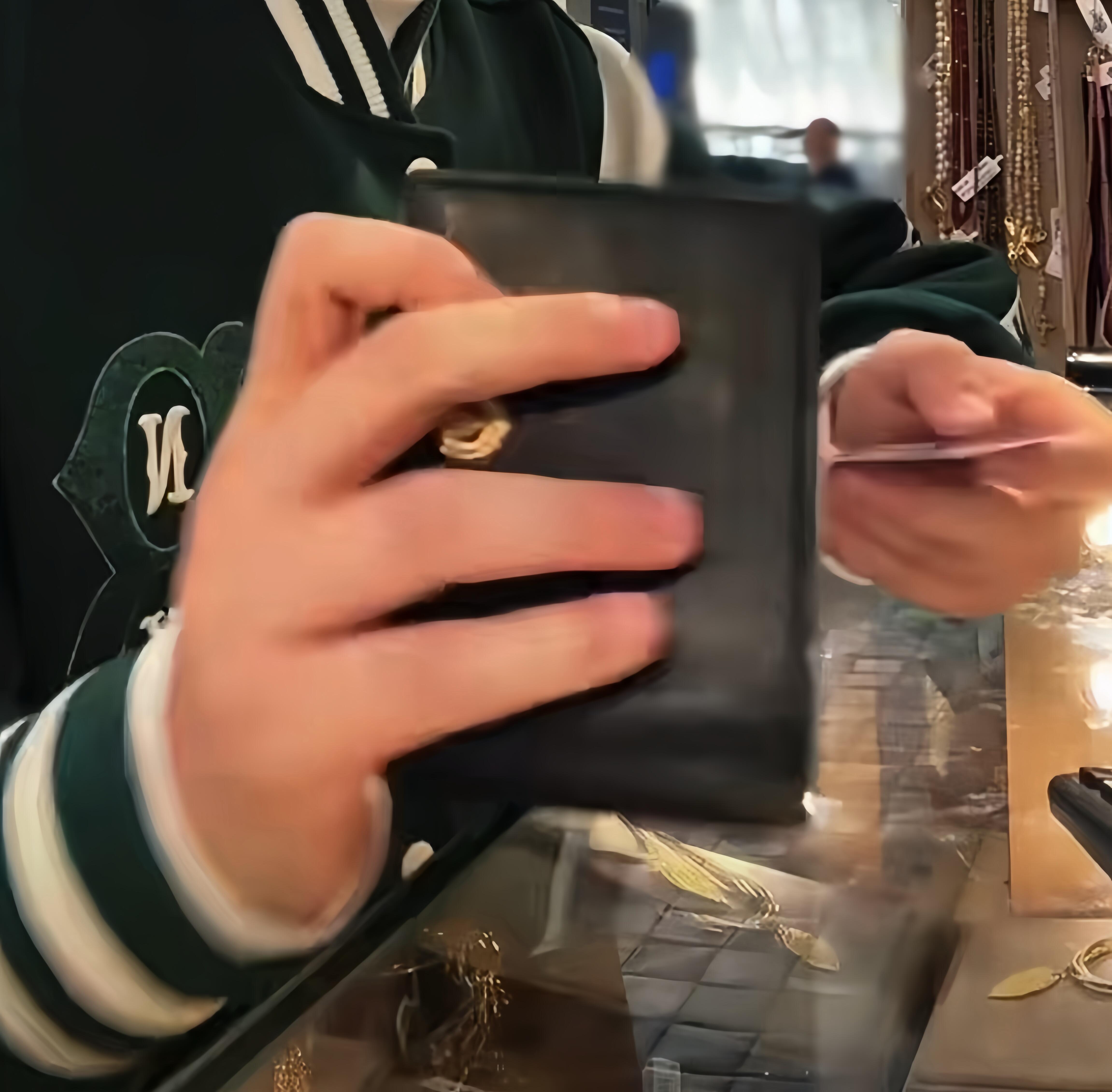 追星怎么可能追谁都一样呢！丁禹兮给粉丝买黄金，买手链，diy发卡，一个接一个的逆
