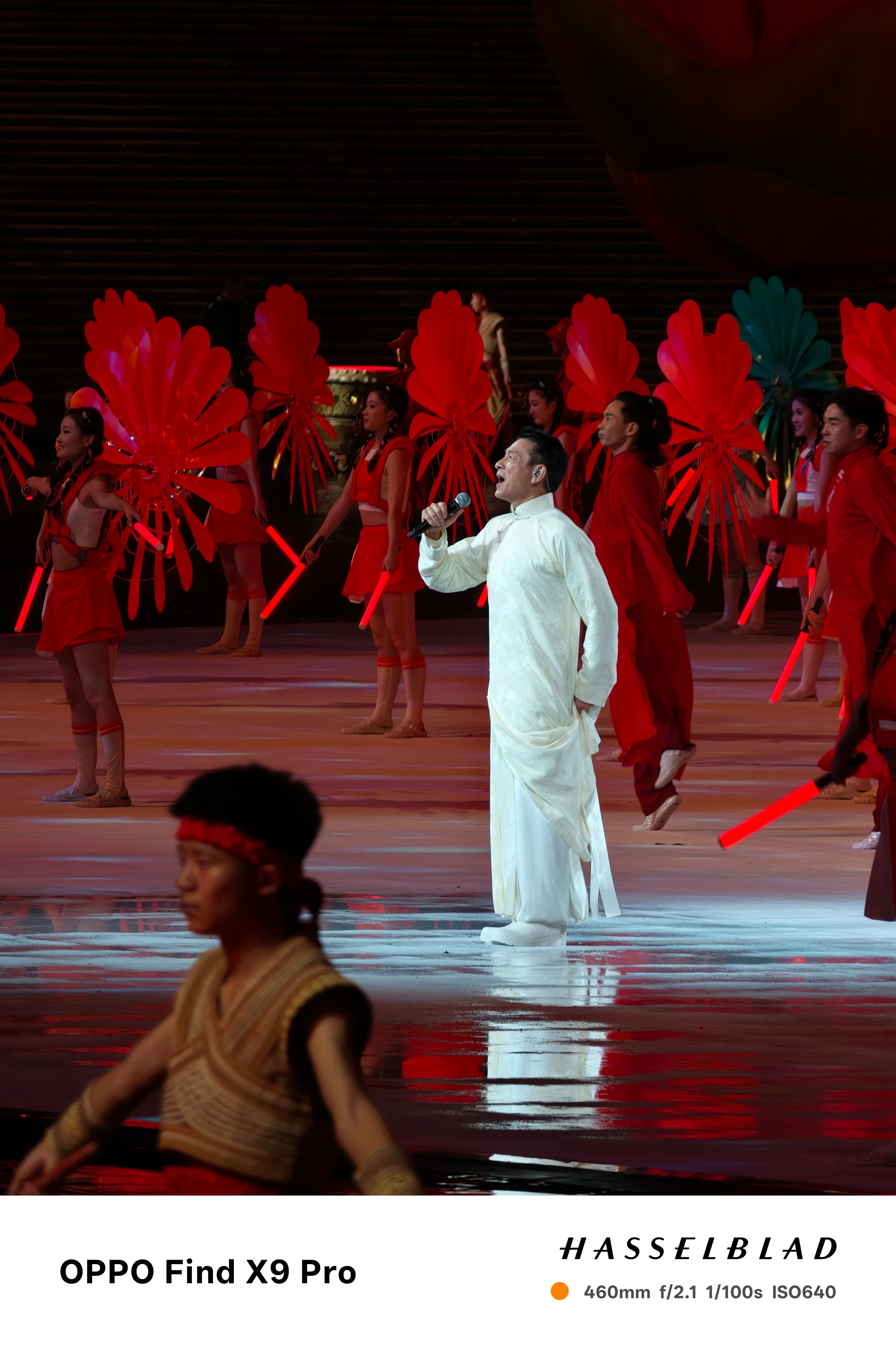 刘德华再唱中国人 看到网友用Find X9搭配增距镜拍的刘德华照片，不经感叹，果