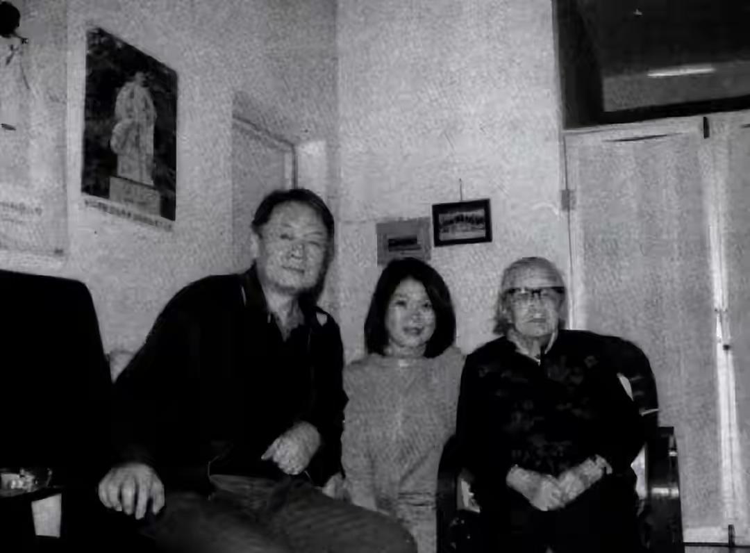 1993年，方志纯因病逝世，临终前向妻子朱旦华提出：我有一个要求。

那天，南昌