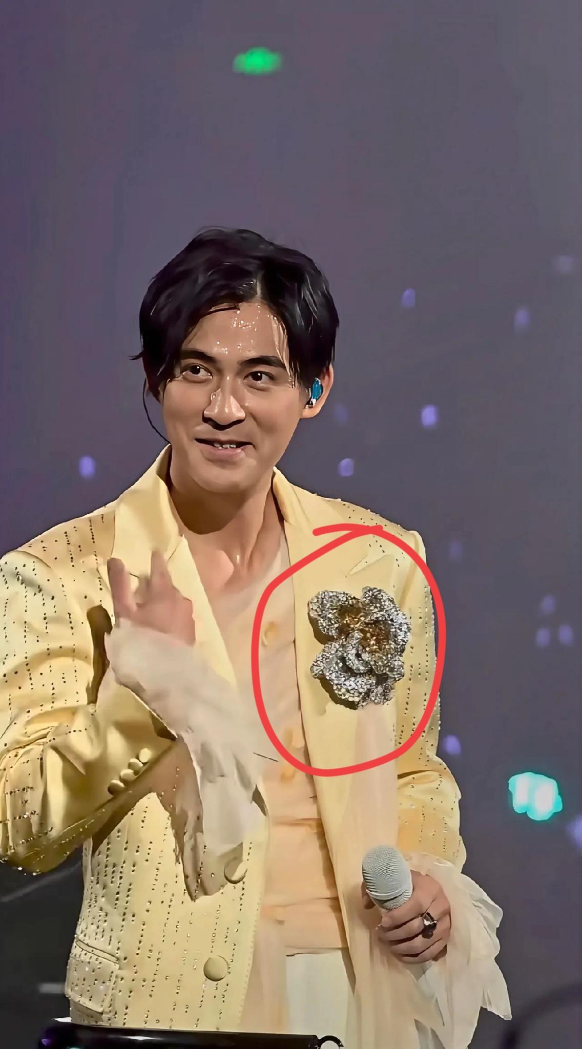 周渝民现在的状态
真给所有还在做梦的中年男人
泼了一盆冷水。

F4同框，言承旭