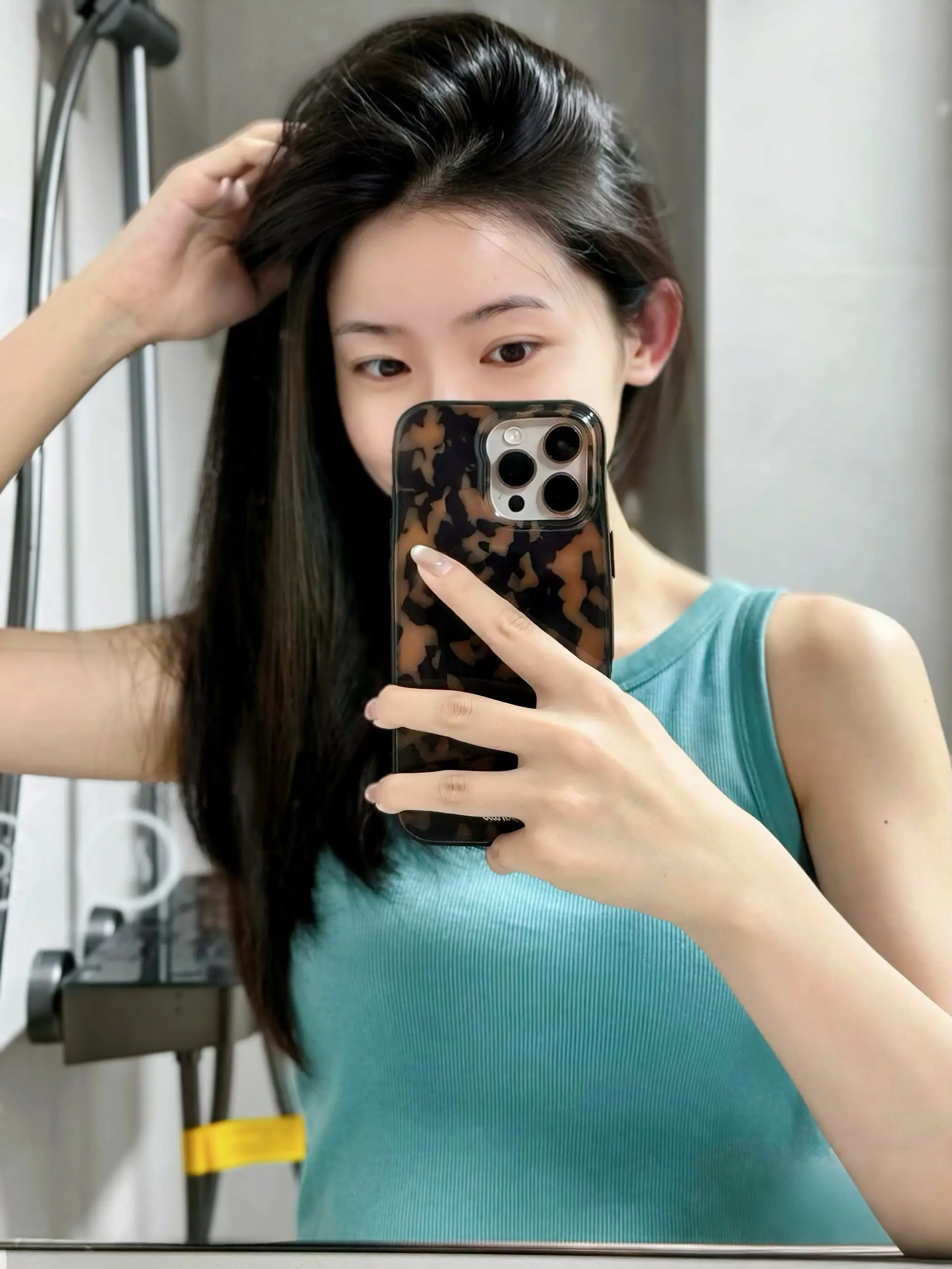 心要像伞一样 撑得起 收得住 望可望之事 待可待之人.