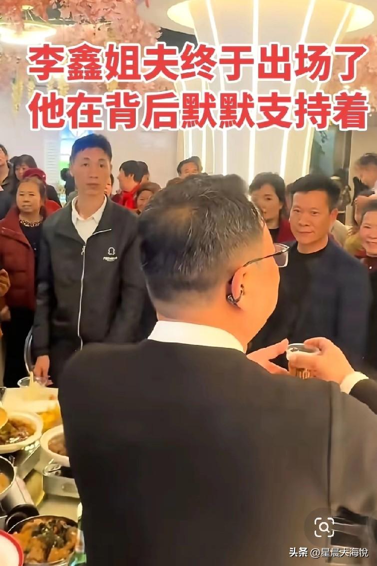 看到有网友说：这是全网最优秀的姐夫[赞]为了妻子能寻找自己失散多年的弟弟，一如既