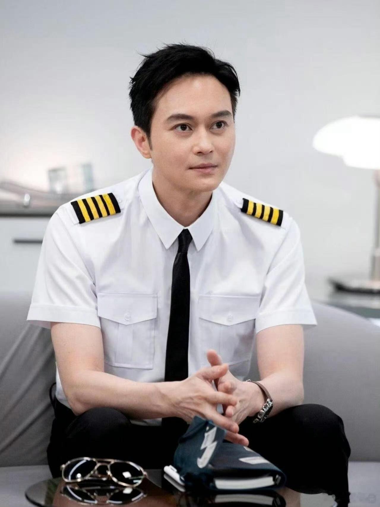 感觉张智霖近期每半年就跟汽车品牌有一个合作，上次好像是去年广州车展的埃安N60。