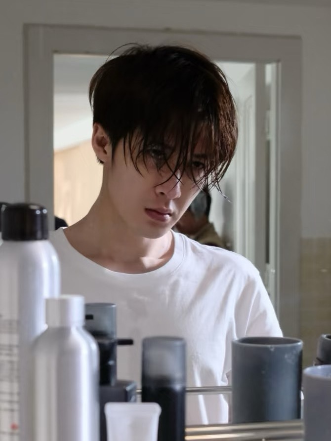 就要一直这样盯着我吗？ 