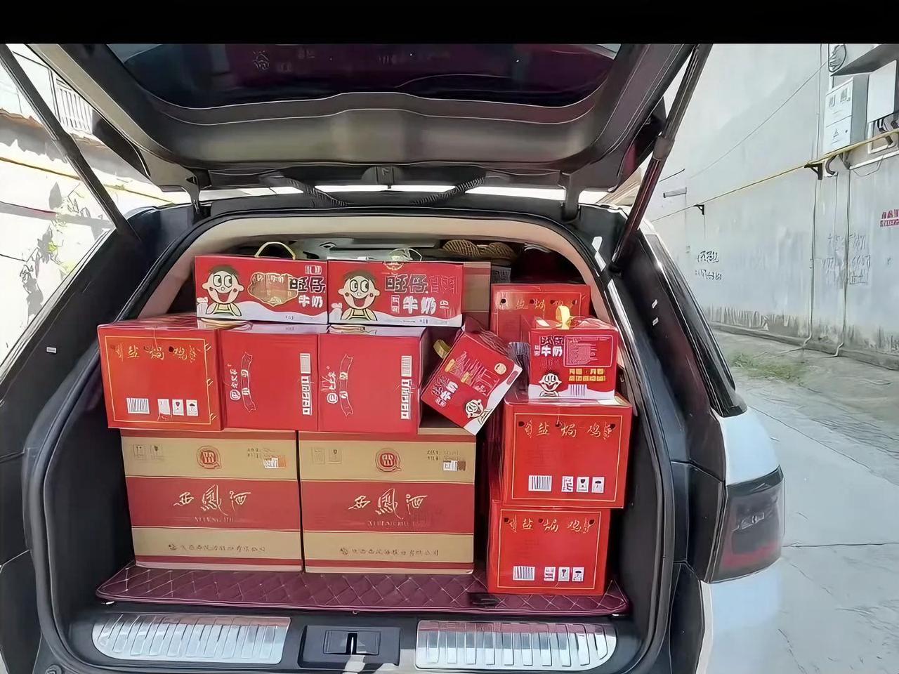 女孩小文，和媒人介绍的男青年交往两个月了，对他不反感，也谈不上多喜欢，关系就这么