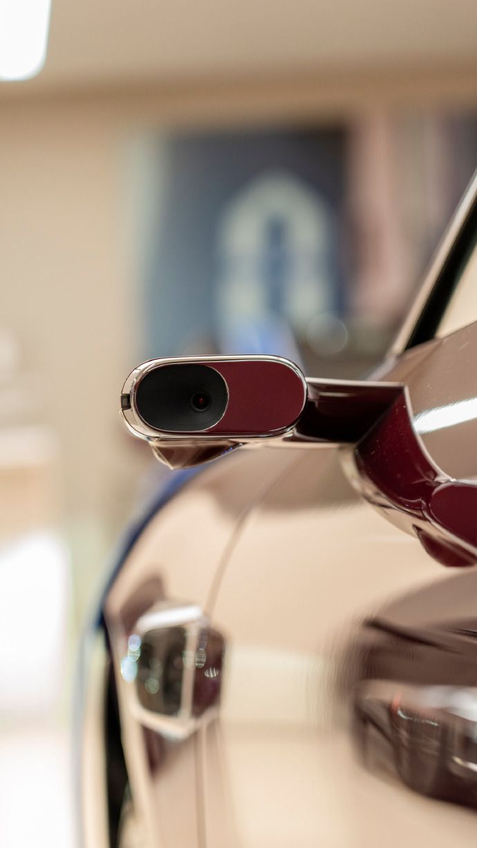 享界S9这次新款一亮相，就把气势拉满。  31.8万起，三天预售破8000台，不