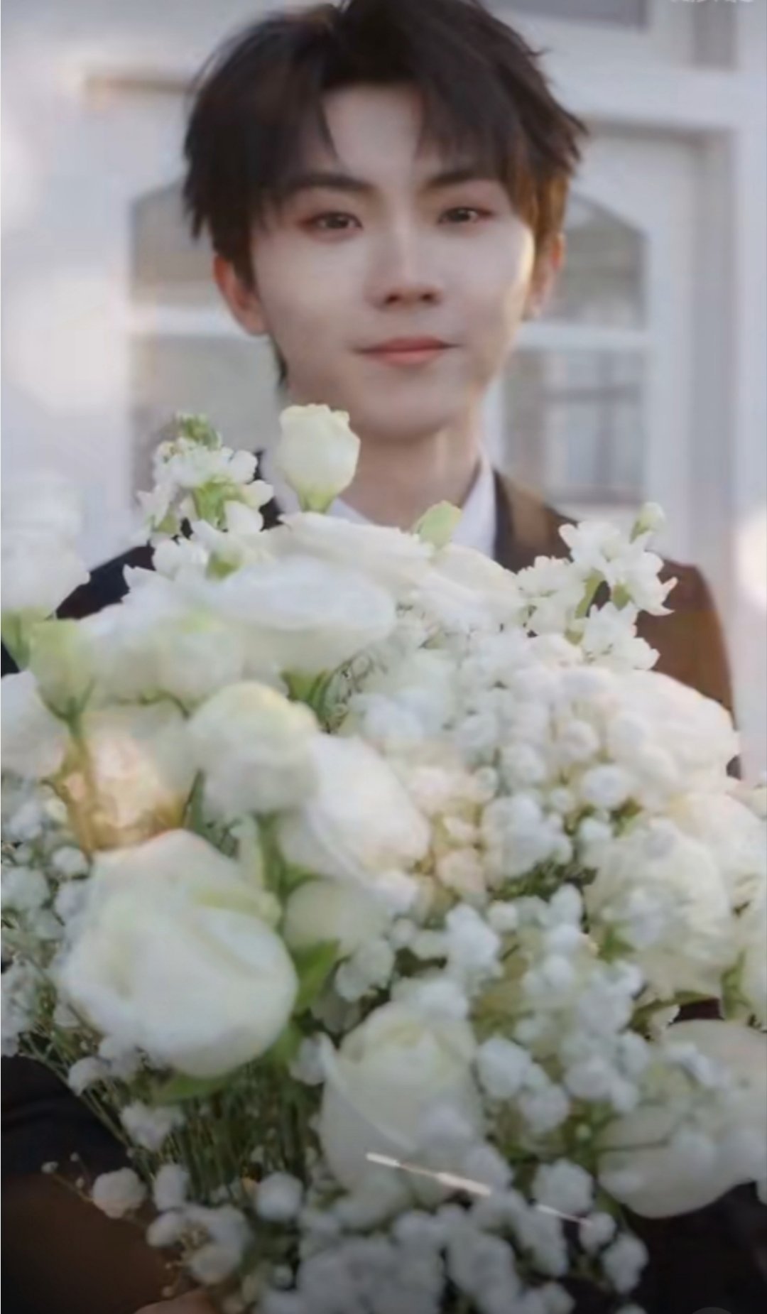 马嘉祺一千一万朵转场这个callback太绝了！从月鳞绮纪的名场面到现在的转场，