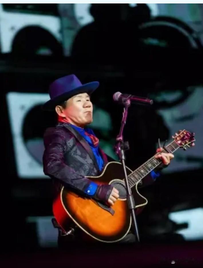 《我是一只小小鸟》，《爱要怎么说出口》，《我很丑，可是我很温柔》，《我终于失去了