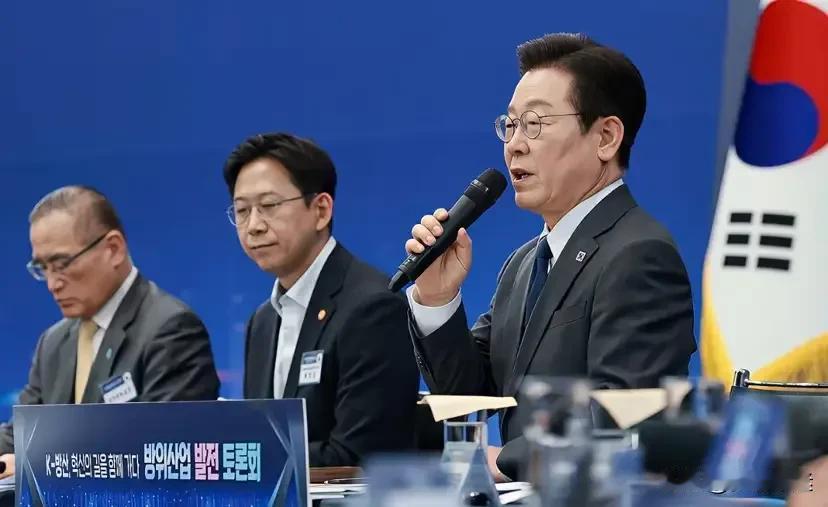 韩国总统李在明最近放了个“大卫星”，说要让韩国在2030年之前，成为全球第四大防