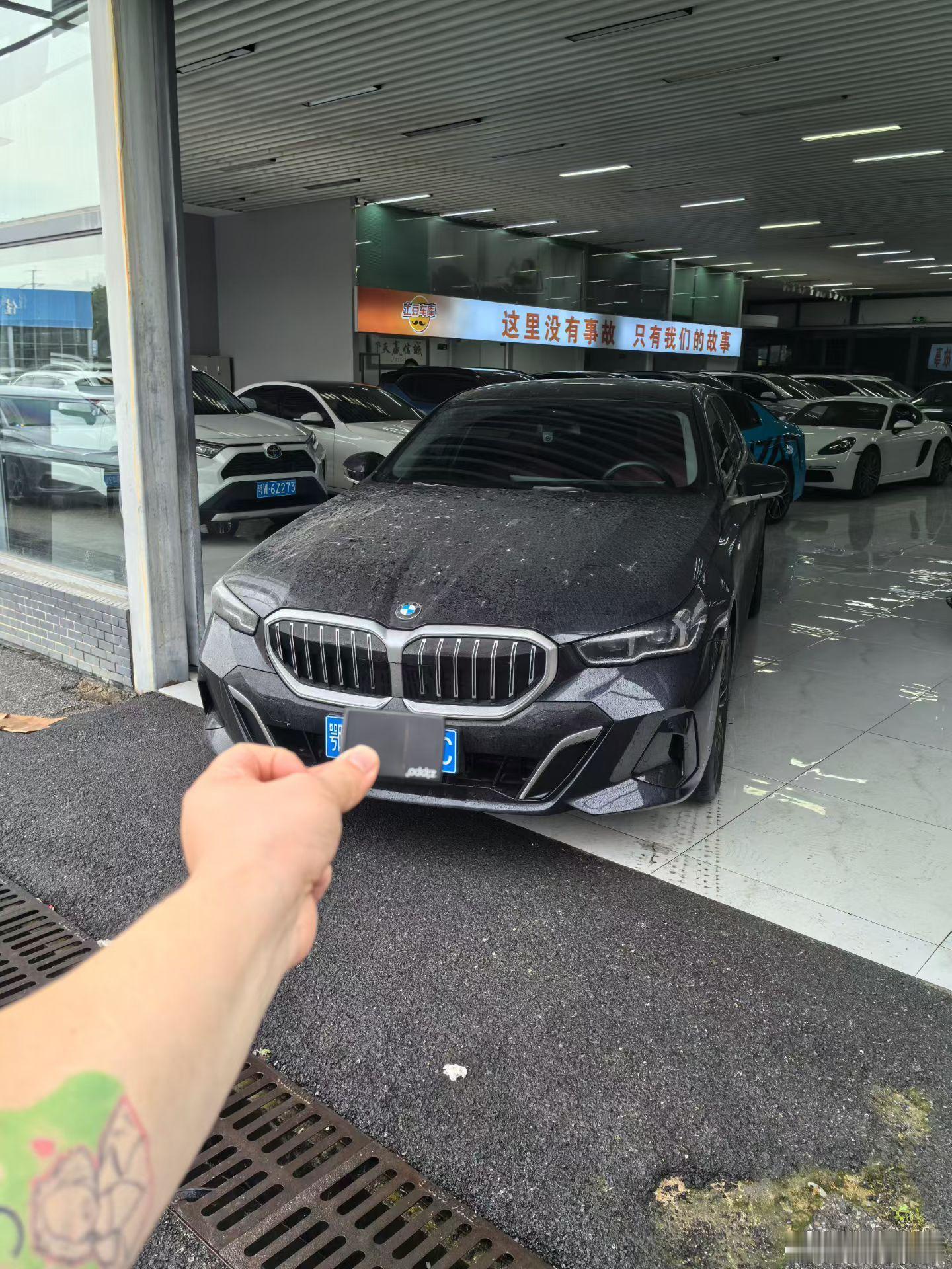 最新到店宝马525Li M运动套装2024年上牌 2.7万公里现在行情 已经22