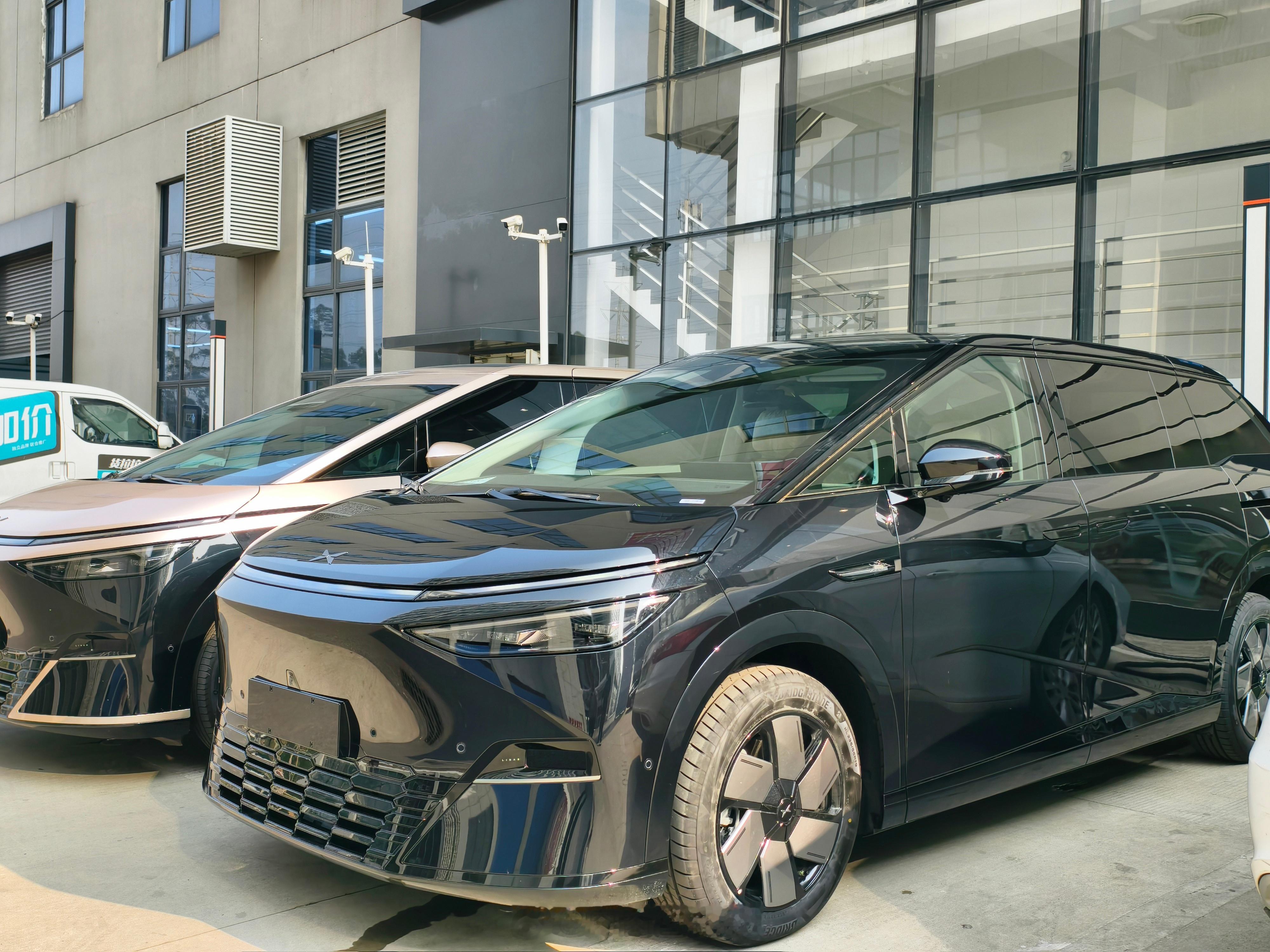 当当，跟我同学新新新 X9 同框没想到不经意的一次见面，让他深深种草然后今天陪他