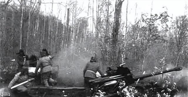 珍宝岛反击战期间，沈阳军区司令员陈锡联给前线将军肖全夫打来电话，命令他开火。肖全