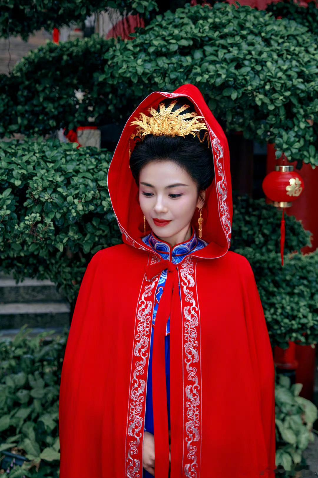 刘涛妈祖变装刘涛拜妈祖那扑面而来的神性光辉，真不愧是妈祖认证过的演员 ，一举一动
