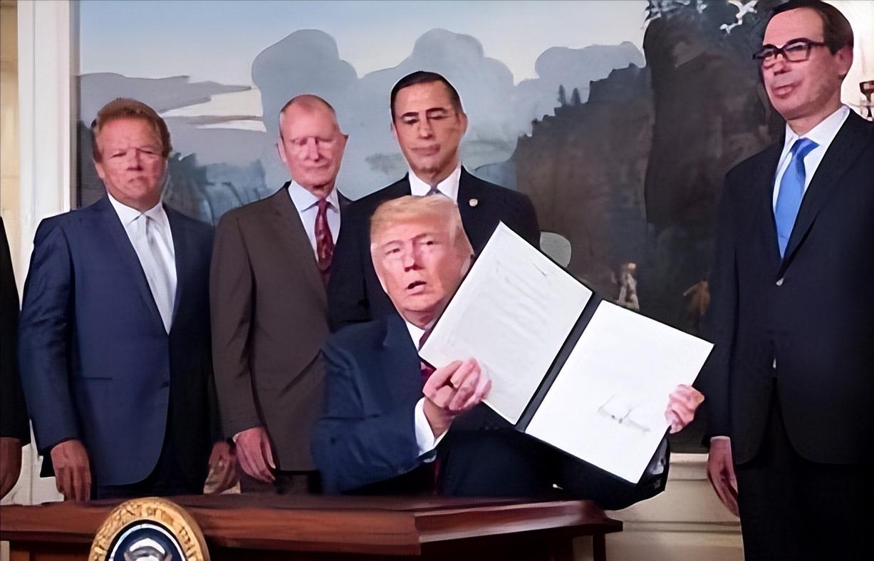 川普又对中国搞301调查，冲着钢铁、新能源这些优势产业来，扬言要关税制裁。结果我