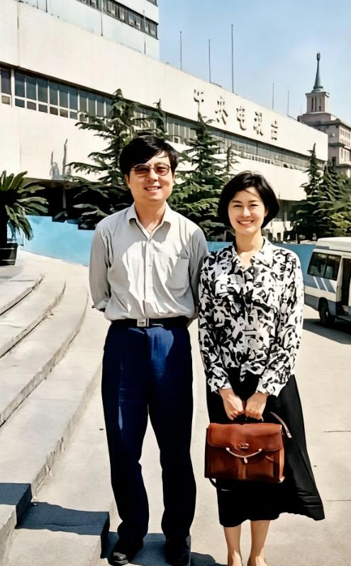 岁月不饶人，曾著名央视主持人还有人认识吗？
30年过去了，她现在也71岁了，以前