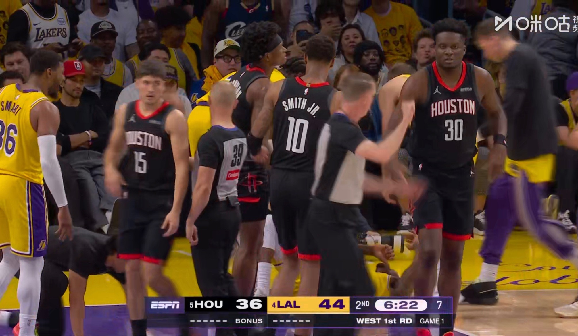 湖人打得不错，就堵住内线。 火箭vs湖人