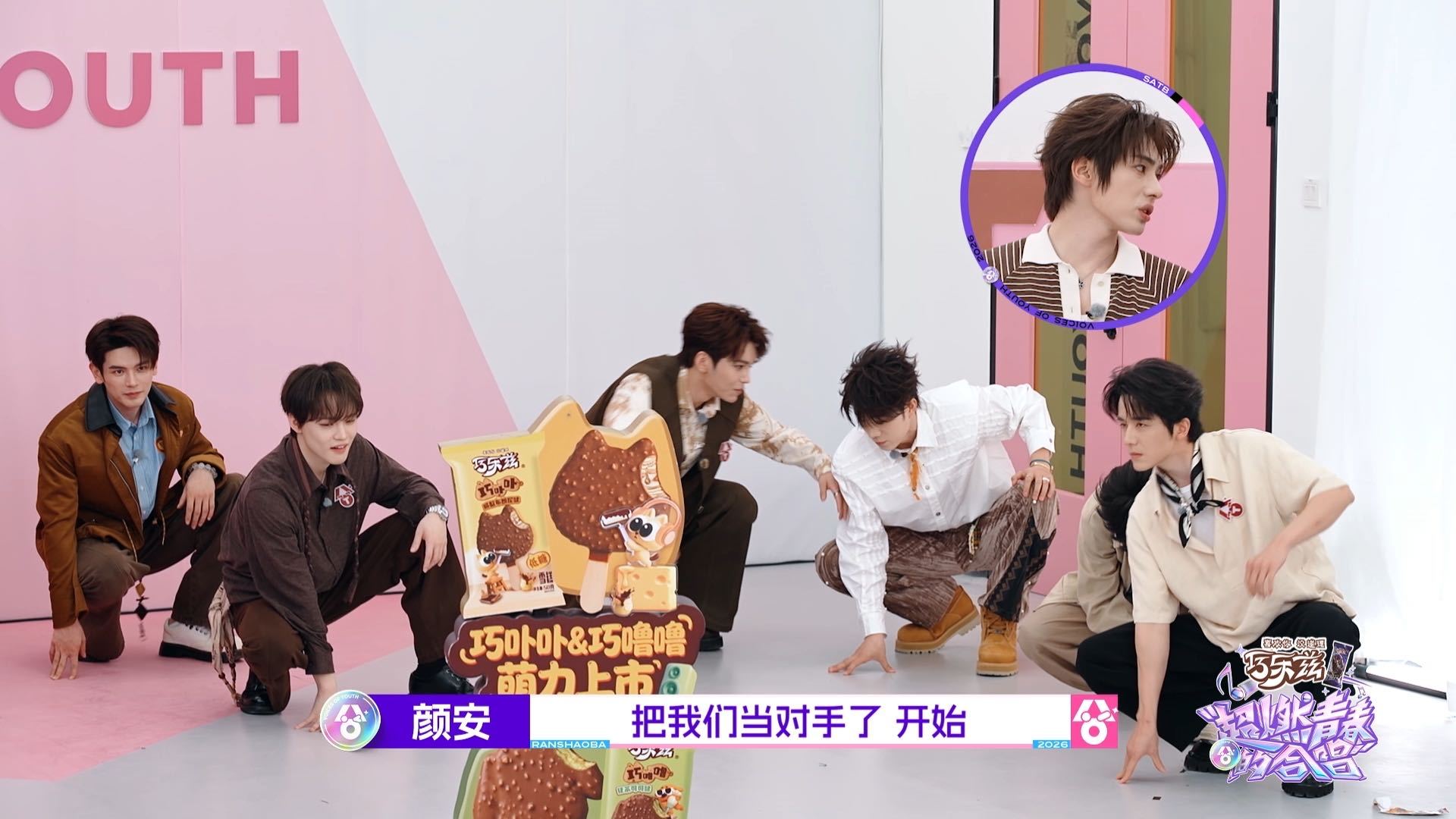 音综搞上演综那一套了一边是毫无偶像包袱的猩猩整活名场面，一边是齐到头皮发麻的刀群