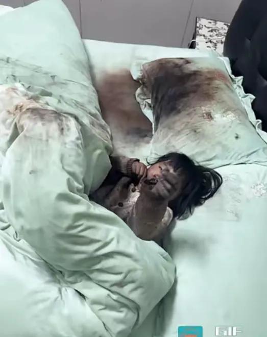 崩溃！2月11日，河南周口一女子吃过午饭有点困，就想睡个午觉，她把3岁女儿也安排