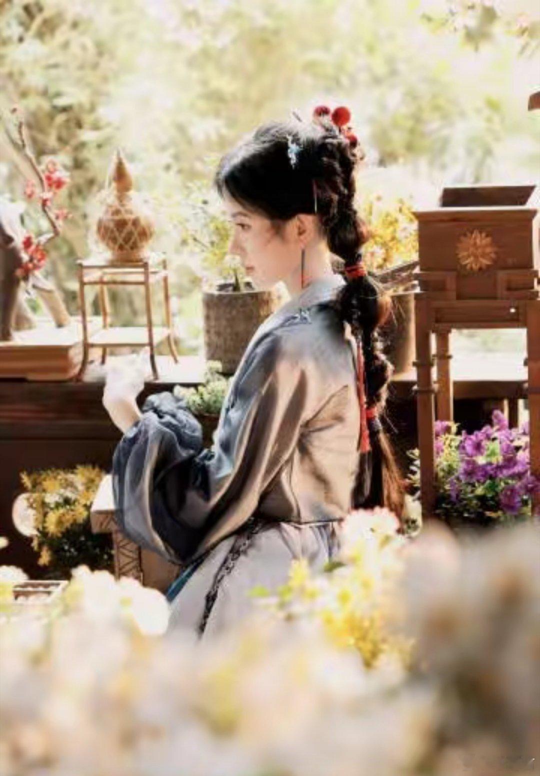 来战鞠婧祎张云龙越较劲越靠近阿黛捶背时那小表情，萌得人想rua，坏得人想笑，鞠婧