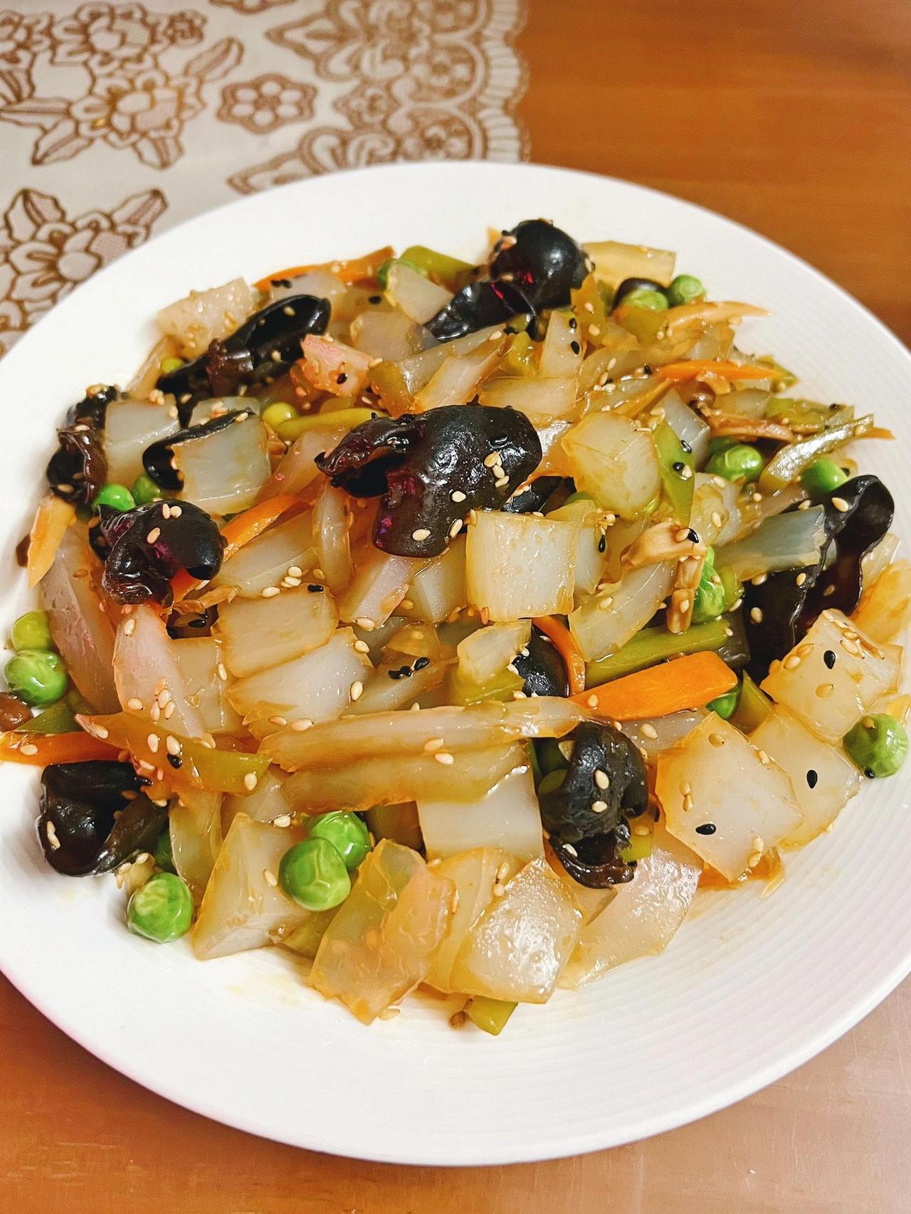 自制凉粉好好吃！夏天就想吃冰冰凉凉的呀

昨晚看美食节目看到了凉粉！今天就搞起来