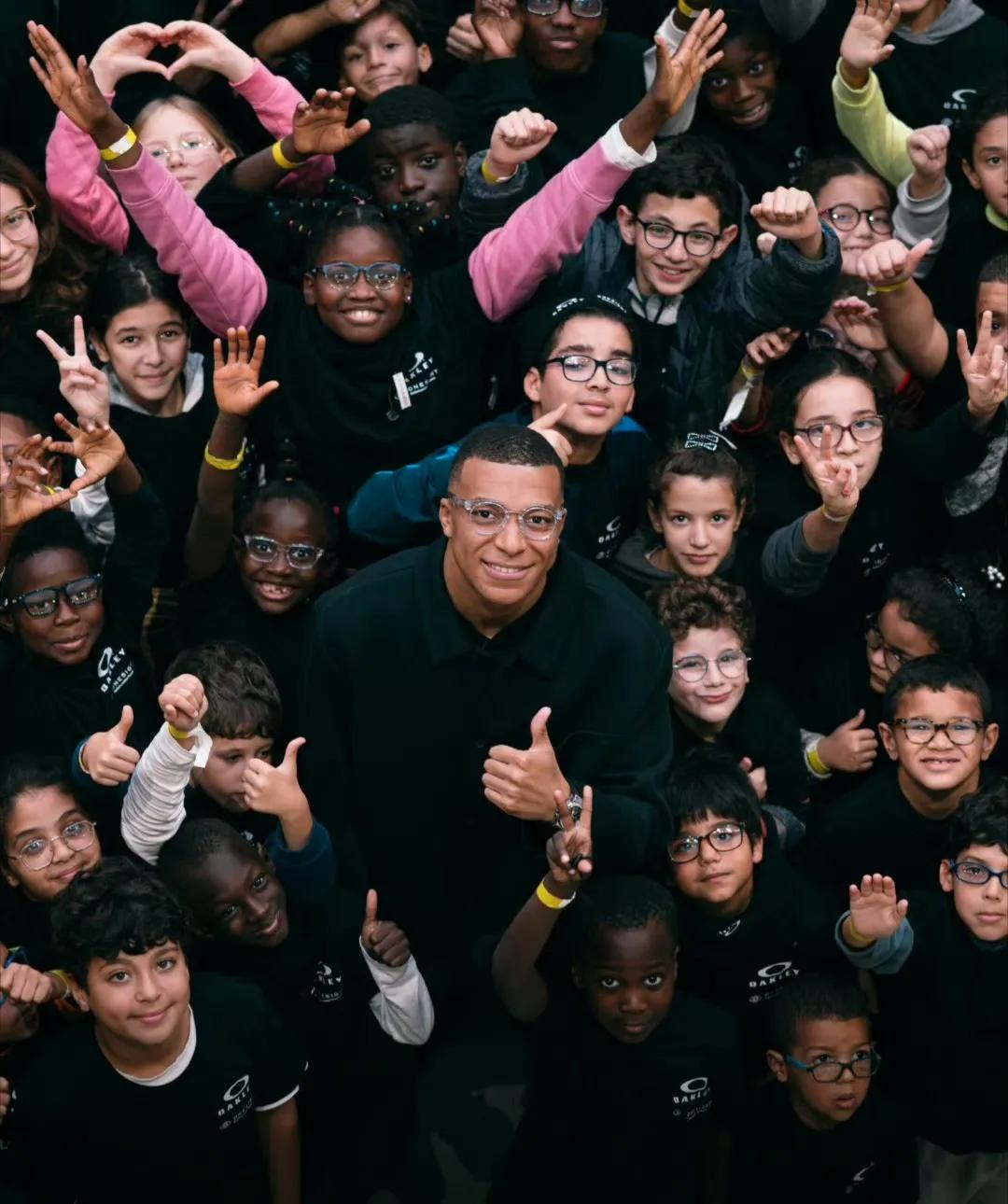 姆巴佩有造型师吗？[what]这款式，60岁的大爷都不爱穿！除非有钱，否则哪来“