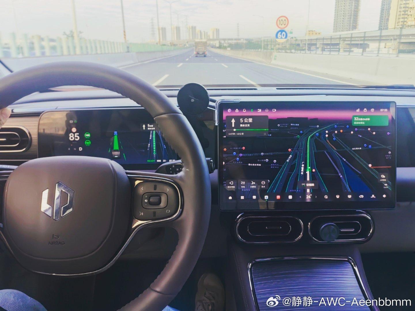 早上好呀周一的清晨一半是困意一半是赶路的风每周两晚广州留守今早又是脚步不停的一天