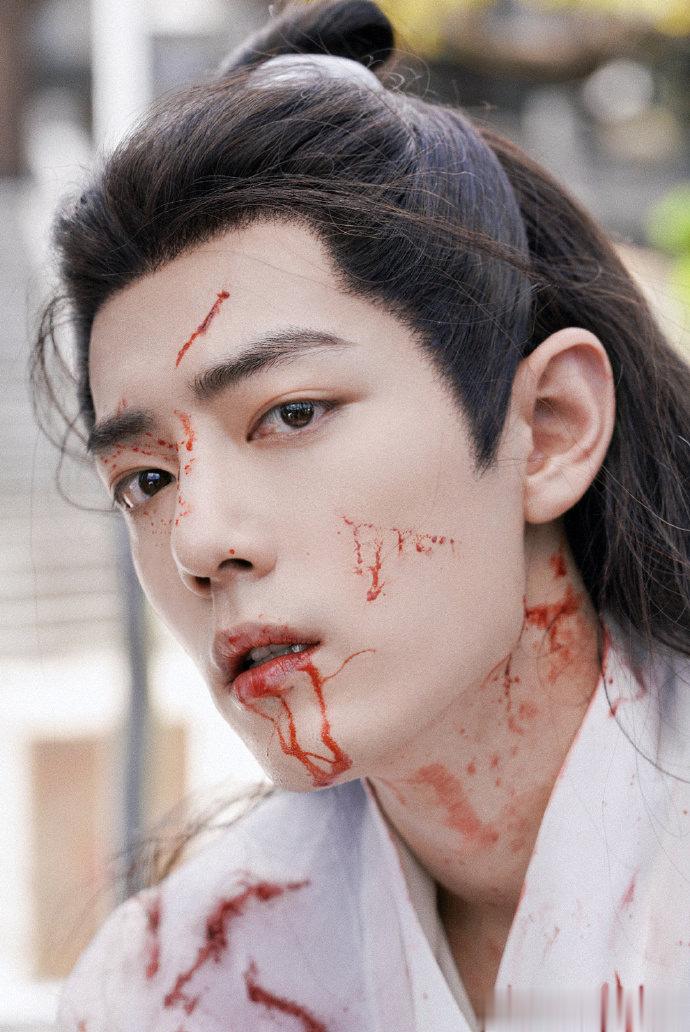 #肖战时影片场照好绝# 又好看又让人难忘，像这样的肖战有谁可以拒绝呢？一起来看一