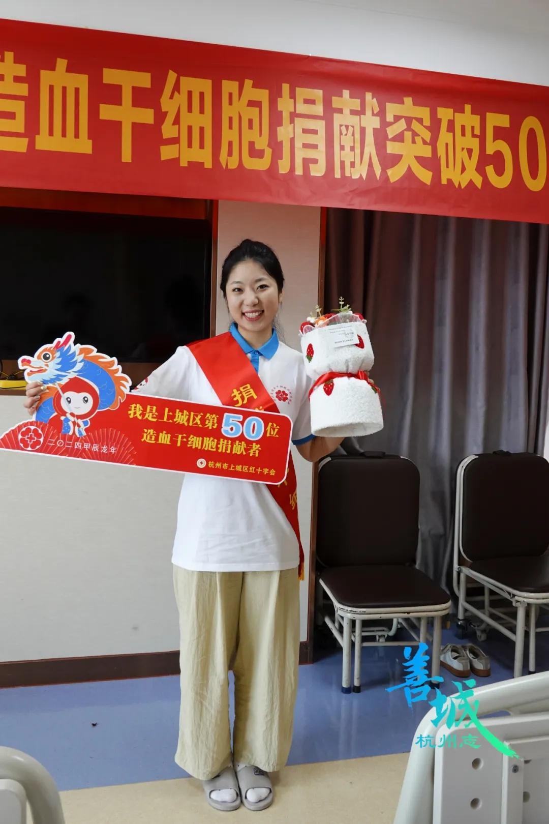 杭州一21岁女孩正处于试用期，却突然向老板请假15天。老板很好奇问其原因。谁知，