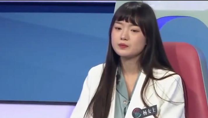 儿媳将婆婆扫地出门，婆婆含泪现场诉苦，谁料她被专家一顿狂怼
婆婆为了让儿媳怀孕，