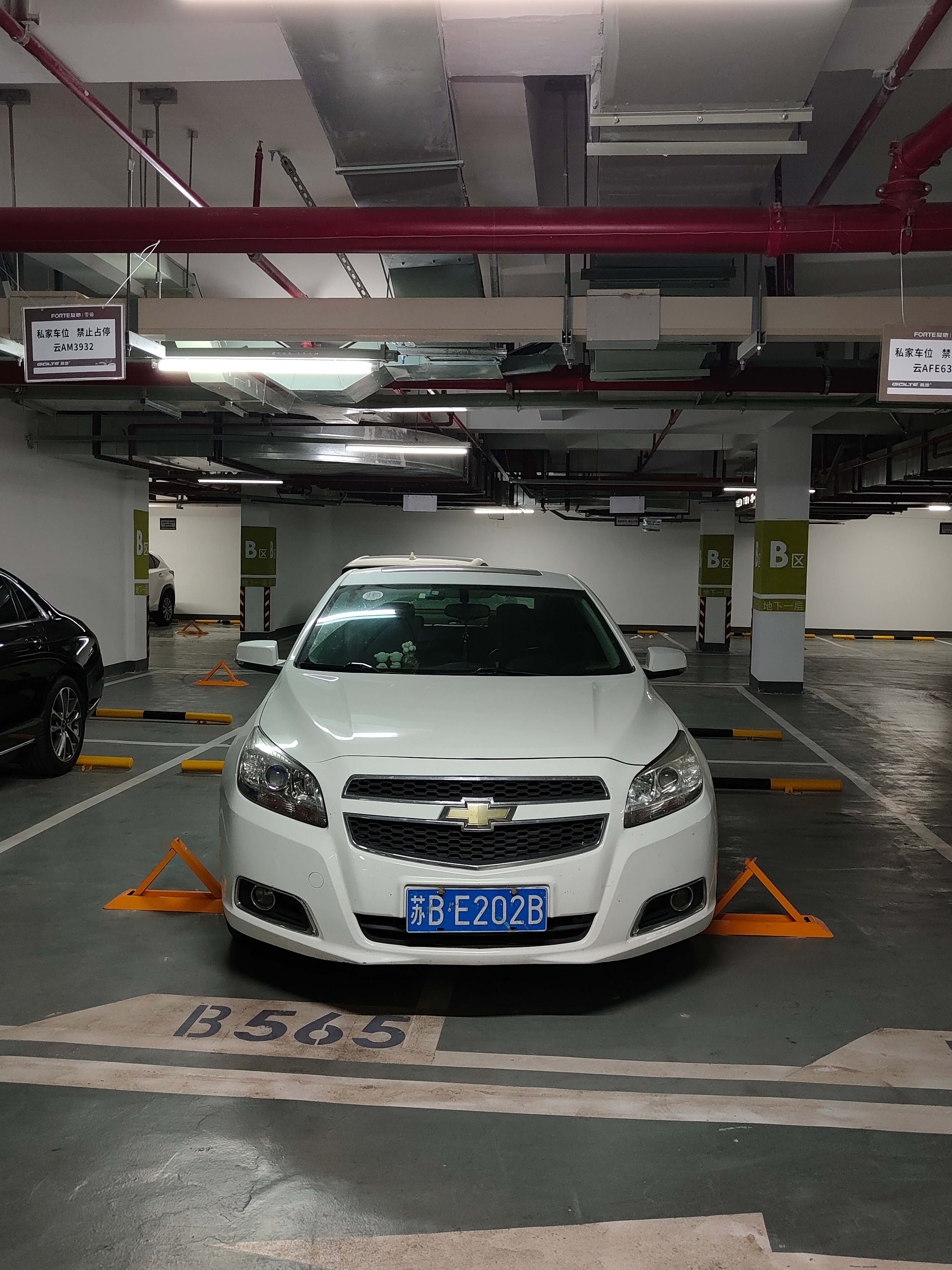 图1这种真的是又蠢又坏了，图2是每日可见云南经典审美路虎，图3右边说在左边面前产