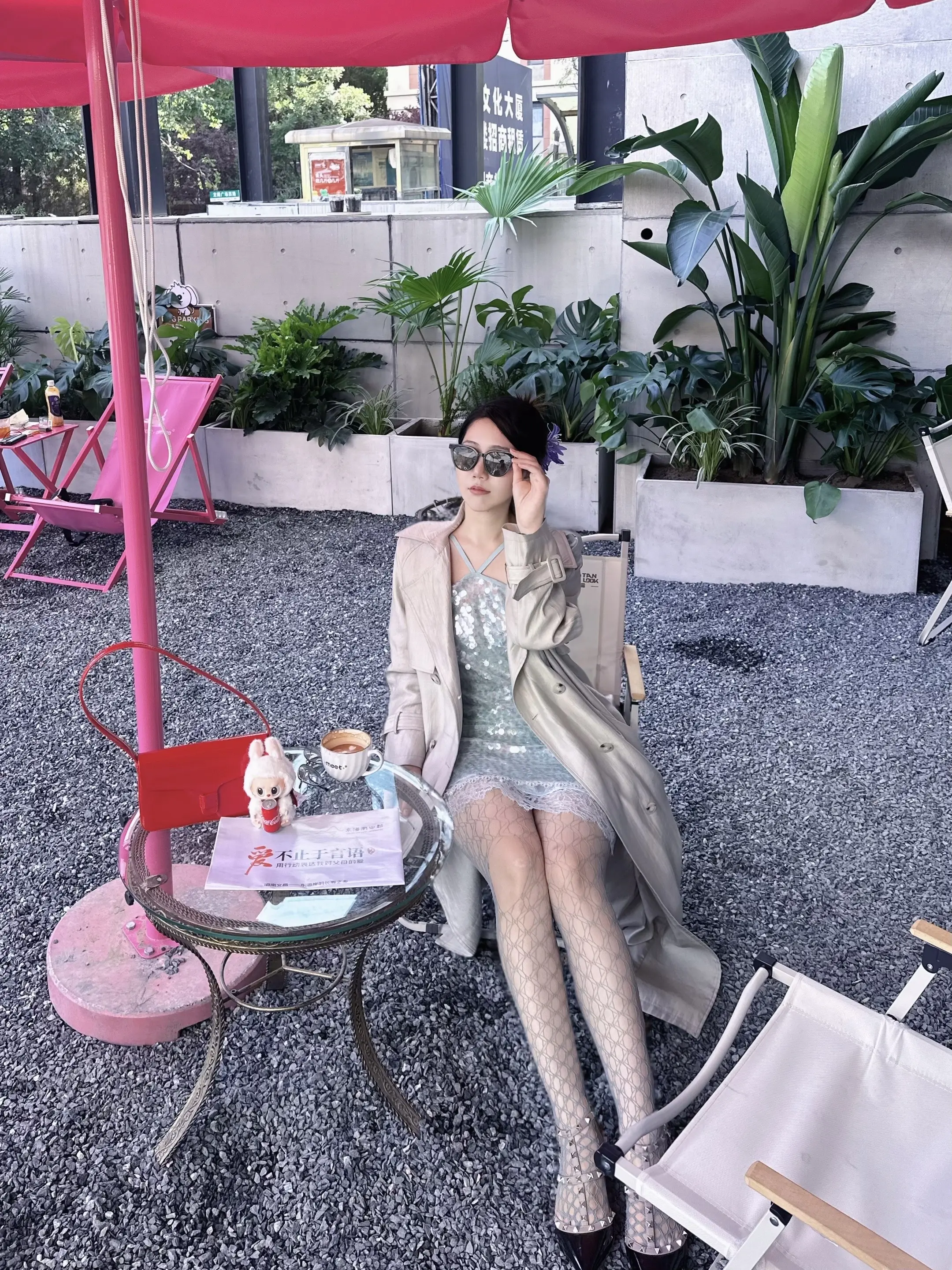 chill 阳光☀️铺洒在chao大落地窗 chao多座位 背靠公园...