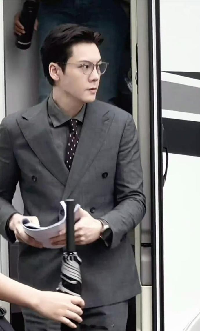 陈伟霆《爱情慢慢》新路透，这个味儿太对了 