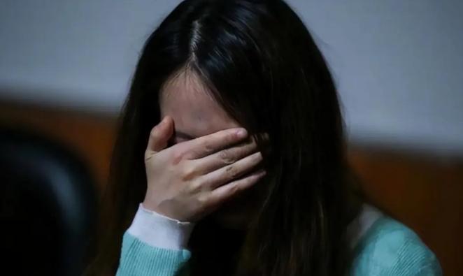 山东威海，19 岁女孩在酒吧工作时，与 21 岁男子发生关系。2 天后，女孩服用