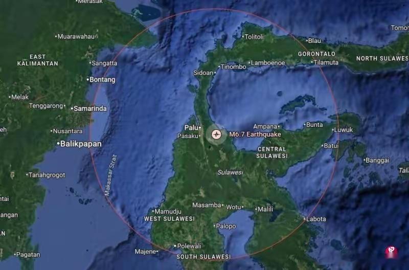 印尼6.7级地震民众室外避险突发快讯！印尼发生6.7级浅层强震，多地摇晃剧烈，官