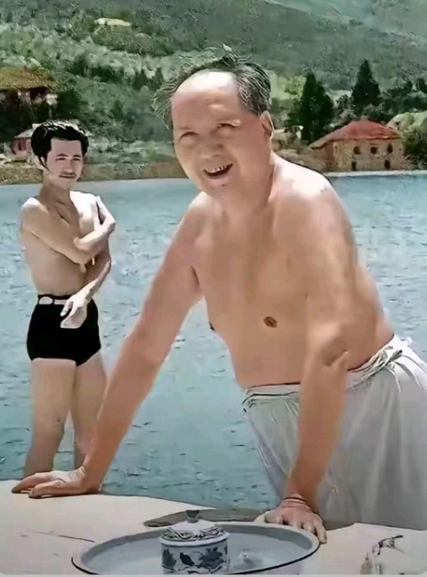 气质藏不住！珍贵老照片流出，尽显伟人独特风采
 
一张流传许久的经典老照片，瞬间