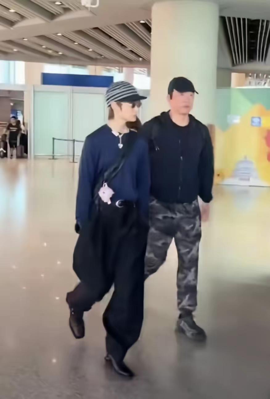 李宇春现在的穿着打扮简直跟男孩子没什么区别了，妥妥的帅哥一枚！

感觉李宇春很适