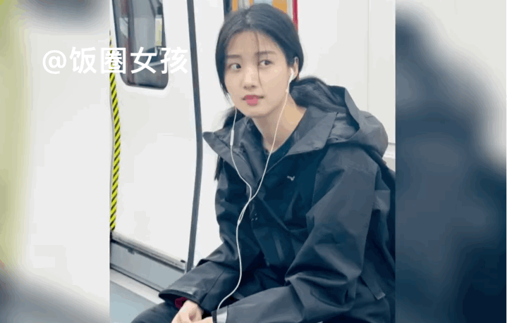 大家都说卢昱晓长得普，我觉得挺好看的呀，颜值很高的美女呢，羡慕了，果然大城市就是