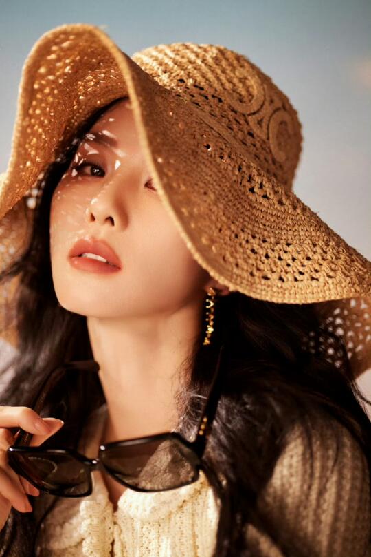 刘诗诗  in  CELINE 夏日限时漫游