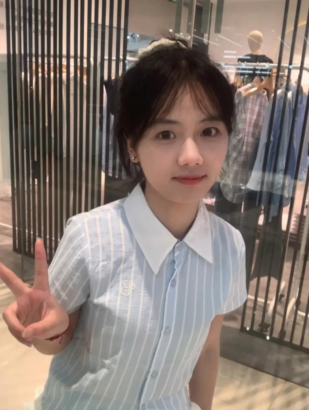 ‘初恋脸’和‘老婆脸’
你更吃哪一种？
她属于
前者还是后者？

审美有两种经典