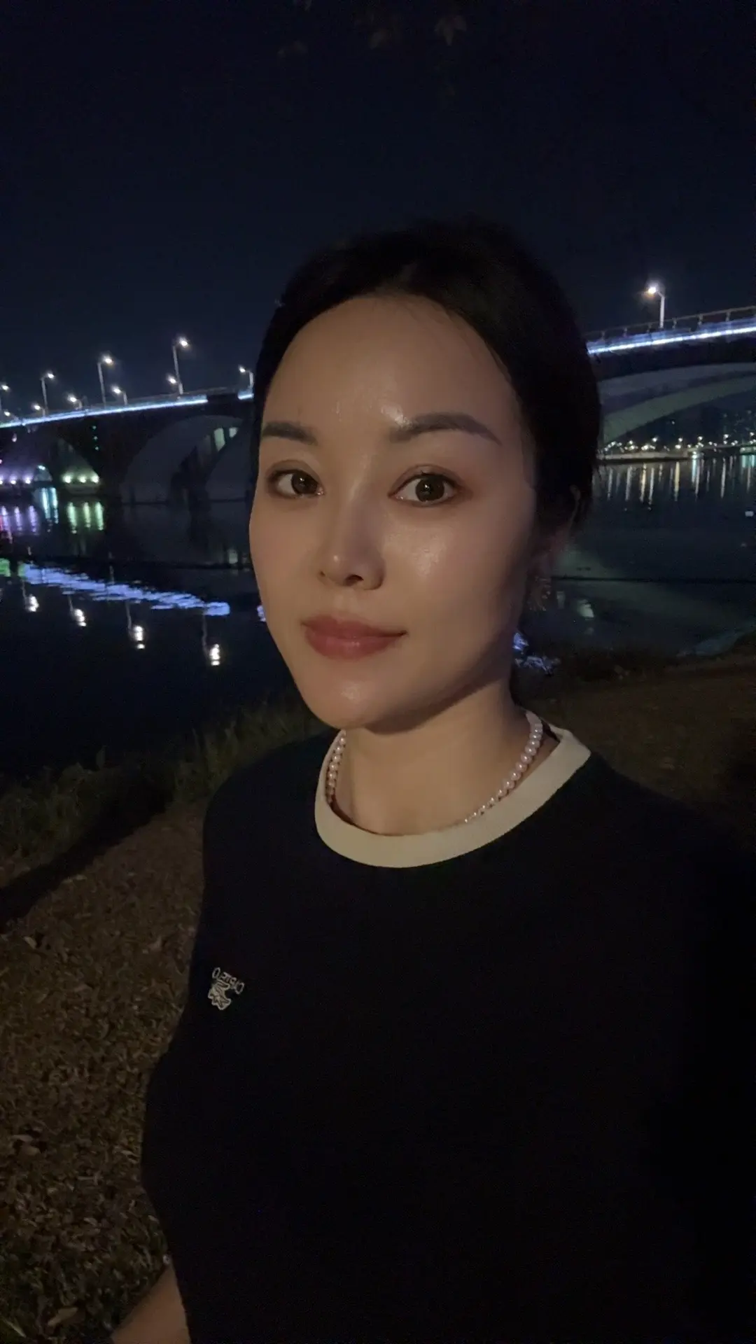 “还想与你道晚安，陪你越过万重山，可惜轻舟已过万重山”