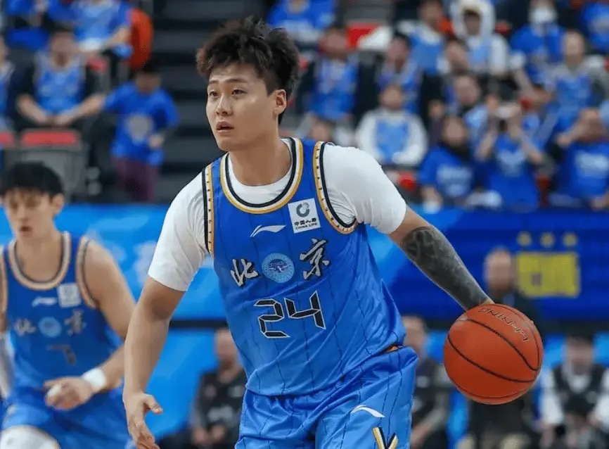 CBA官方：赵睿因发表严重不当言论（言论新疆一事），停赛3场并罚款5万元！cba