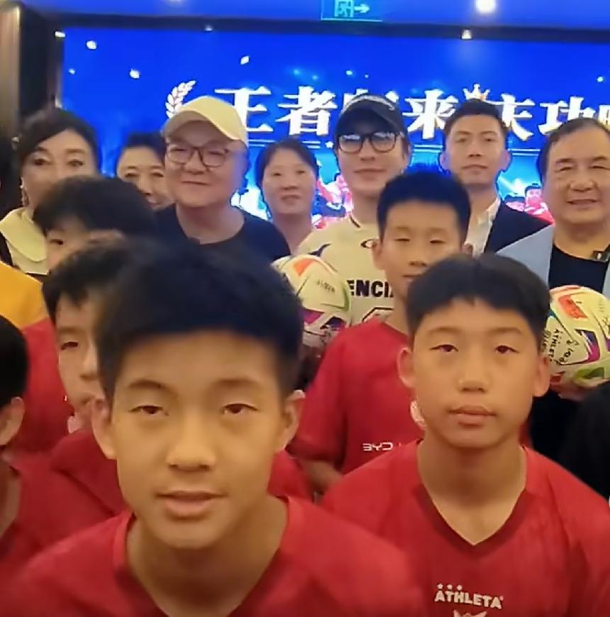 要演董路 ？
电影《中国足球小将》男一号非董路莫属吧！
著名影星黄晓明要出演董路