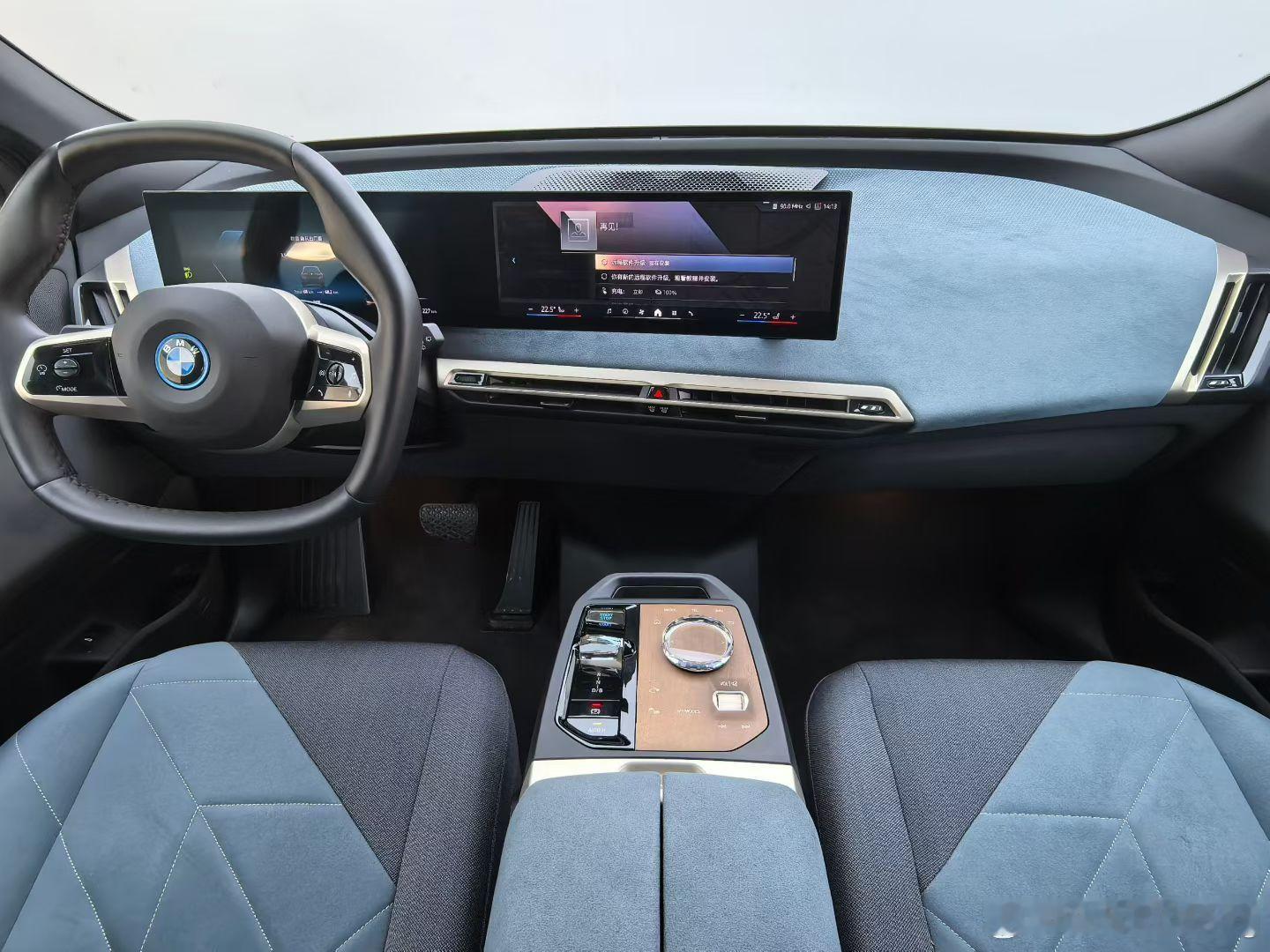 宝马iX xDrive50 宝石青生产日期：2024/2/15启保日期：2024