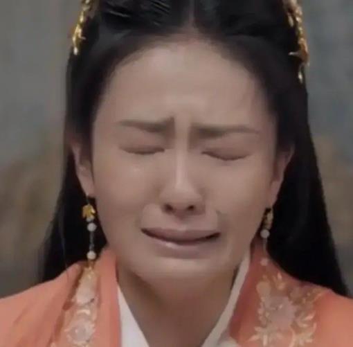 蒙淇淇已被禁言 蒙淇淇 “认为”编剧变动与白鹿有关，所以才有后来的操作，网上公然