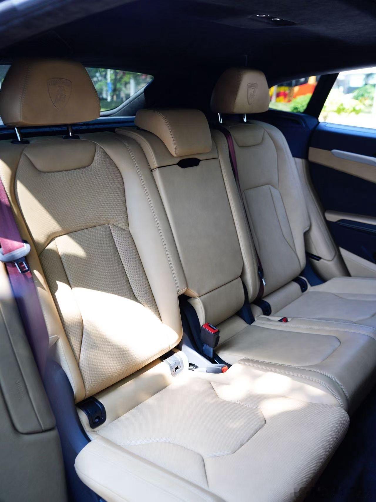 兰博基尼UrUs 特殊配色，23年10月上牌，1500公里、寻伯乐 ​​​