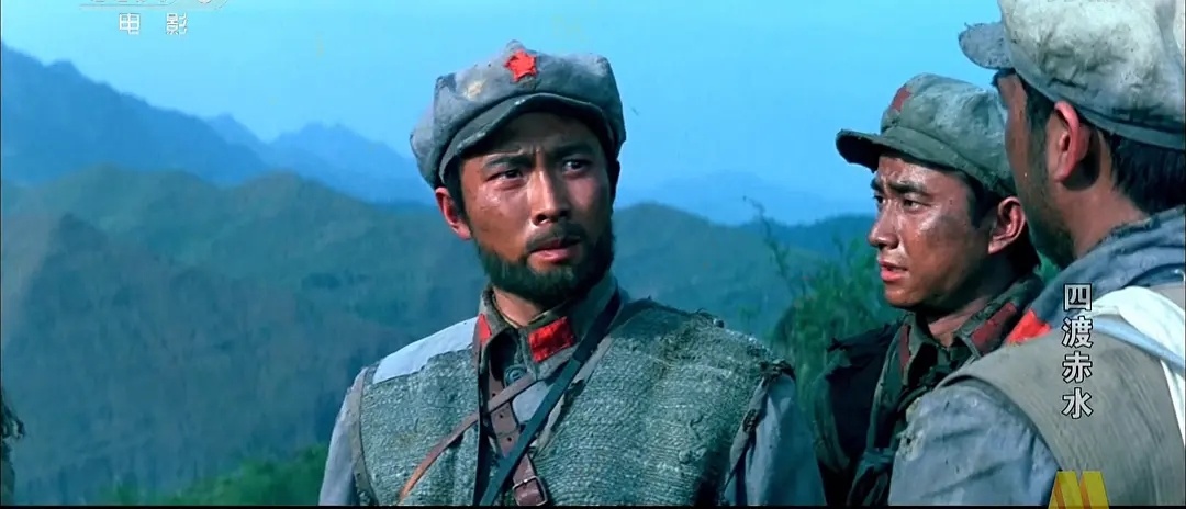 1983年拍《四渡赤水》的时候，特型演员还是古月。唐国强出演了虚构人物卢青松，瑞