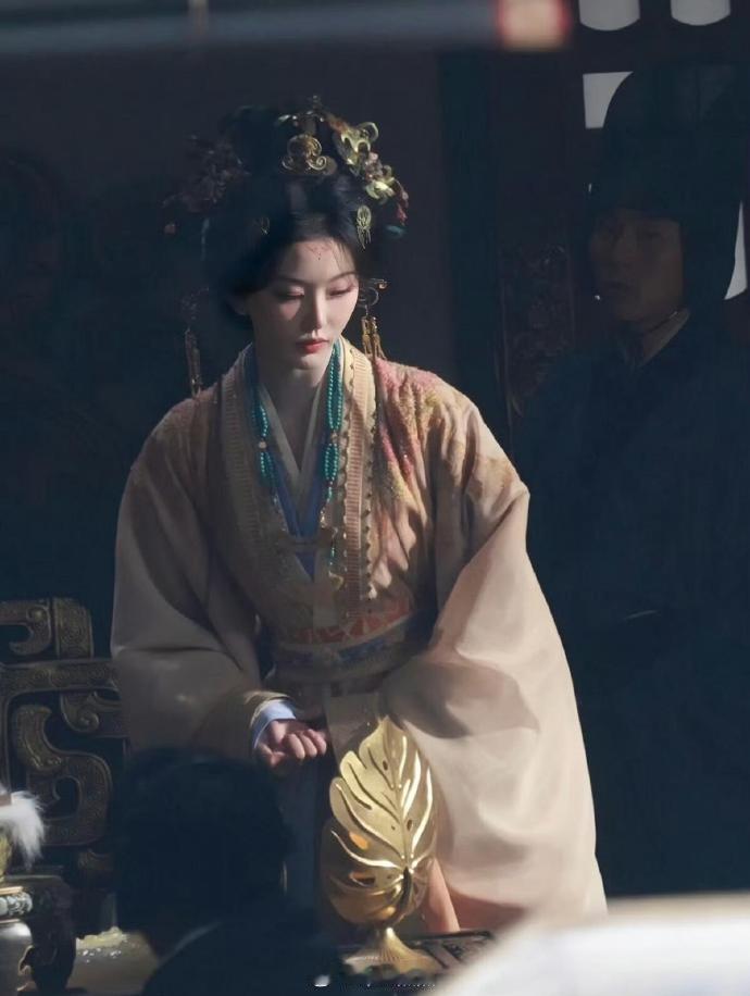 代露娃粉丝撕掉的b站女主戏，这是哪个造型师啊？看妆造感觉是认真做剧的