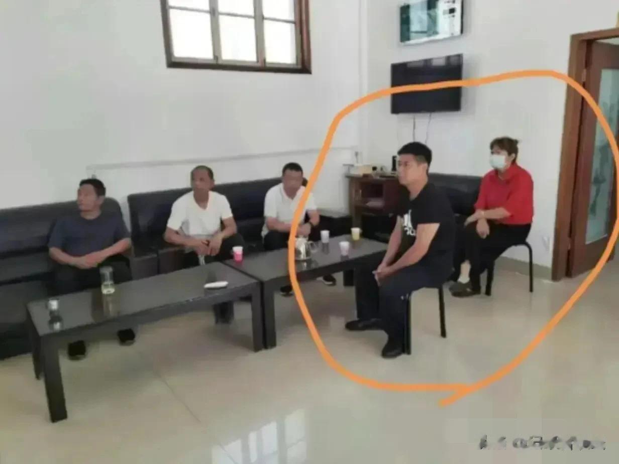 #妙笔生花创作挑战#这家又火了🔥[捂脸]
这看来呀，要火就得干点能火的事啊！可