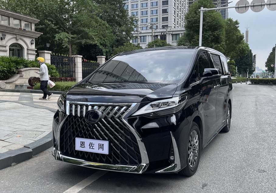 老款的LM，有喜欢的老板吗？[并不简单]雷克萨斯 LM300h 四座御世版 黑外