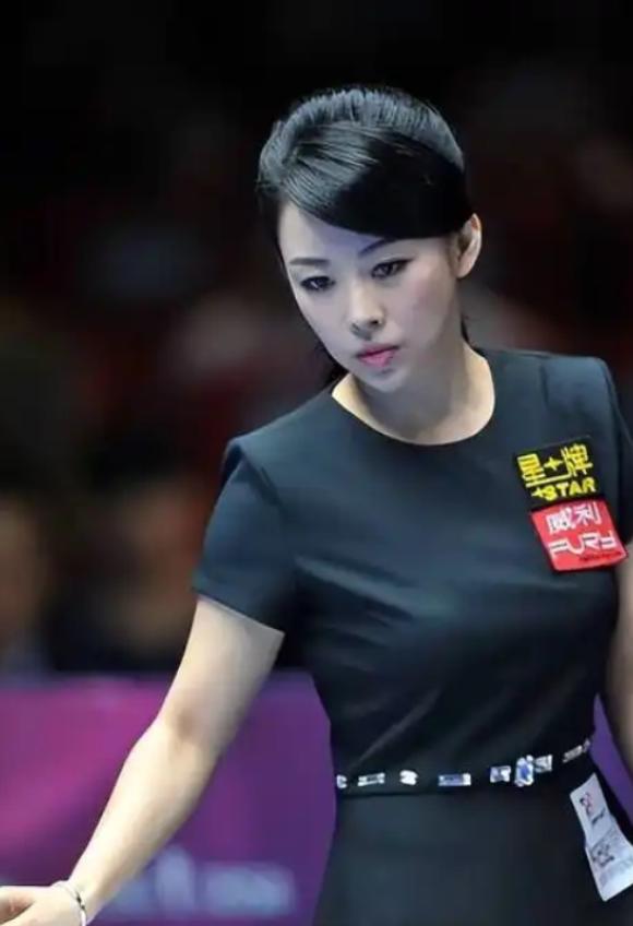 40岁身价8亿无人敢娶，曾公开了四条择偶标准，应征者却寥寥无几，有网友还吐槽说：